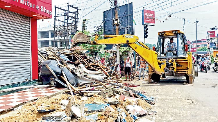 दुर्गापुर स्टेशन बाजार में अतिक्रमण पर चला एडीडीए का बुलडोजर