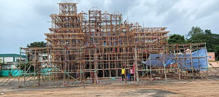 जामताड़ा में गणेश महोत्सव की तैयारी शुरू, गांधी मैदान में बन रहा पंडाल