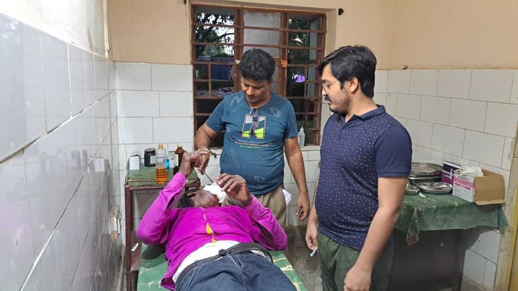 अनियंत्रित बाइक से गिरकर सवार जख्मी