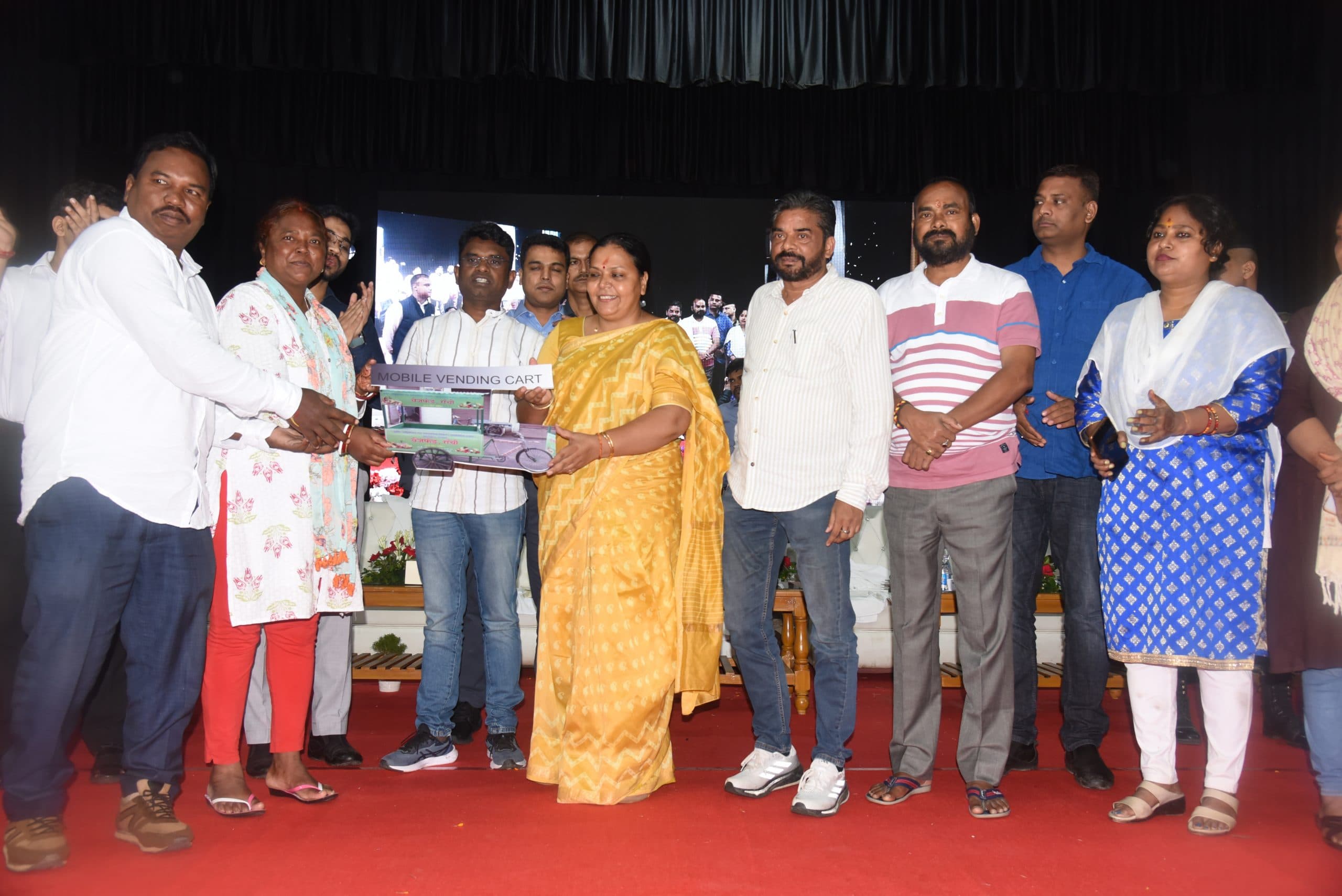 कोल्हान के 94 लाभुकों-समितियों के बीच 4.85 करोड़ की परिसंपत्तियों का वितरण