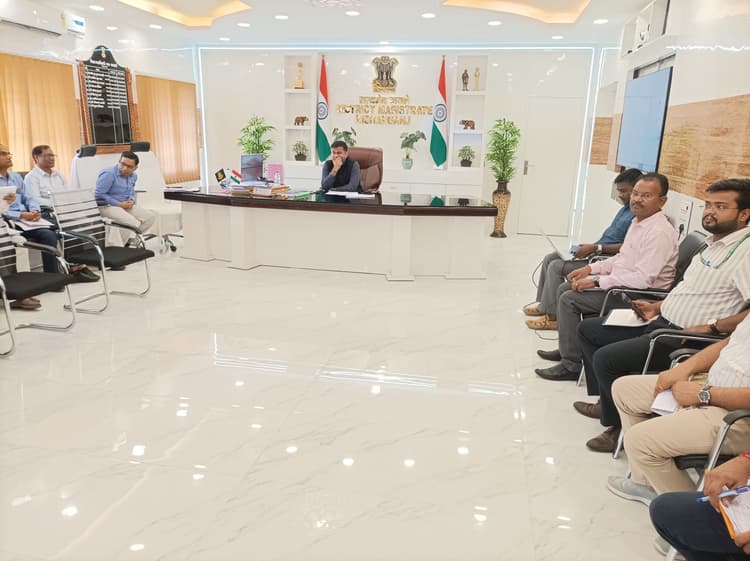 जिला समन्वय समिति की बैठक, डीएम ने की कल्याणकारी योजनाओं के तहत किये जा रहे कार्यों की समीक्षा, दिये कई निर्देश