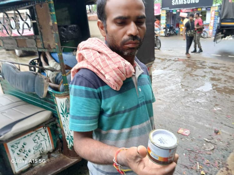 Jamui News : फेविकॉल का नशा कर युवक ने की आत्महत्या, छप्पर से लटका मिला शव