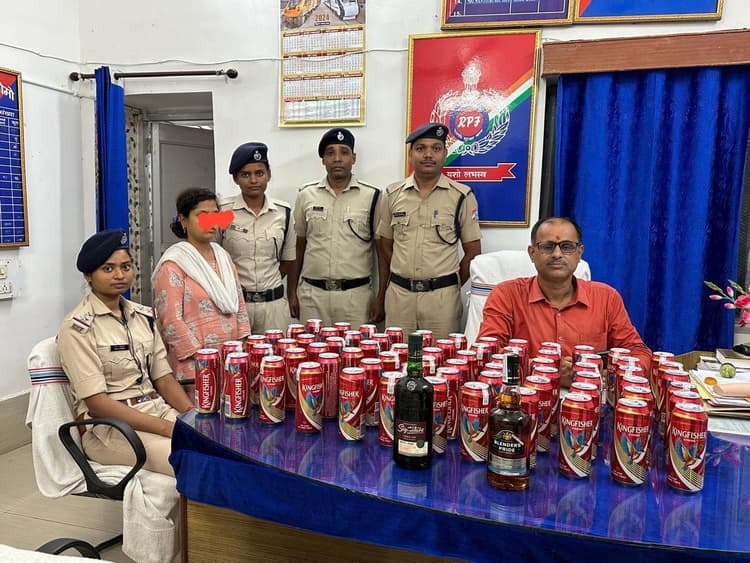 आरपीएफ ने अवैध शराब के साथ युवती को पकड़ा
