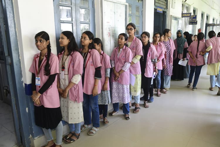 कैंपस : मगध महिला कॉलेज में स्टूडेंट्स सेंट्रल सोसाइटी कैबिनेट इलेक्शन में ऋतंभरा रॉय बनीं जनरल सेक्रेटरी