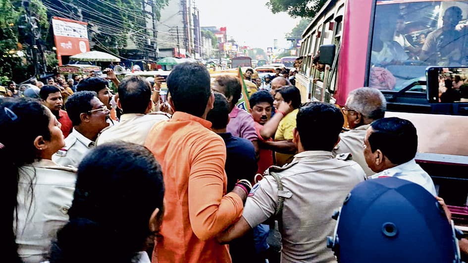 दर्जनों भाजपाइयों पर गैरजमानती धारा में केस दर्ज