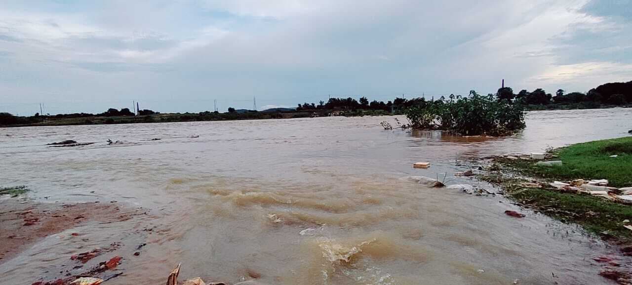 उलाय नदी पर नहीं बना पुल, बरसात में बलियो समेत दर्जनों गांवों का शहर से टूट जाता है संपर्क