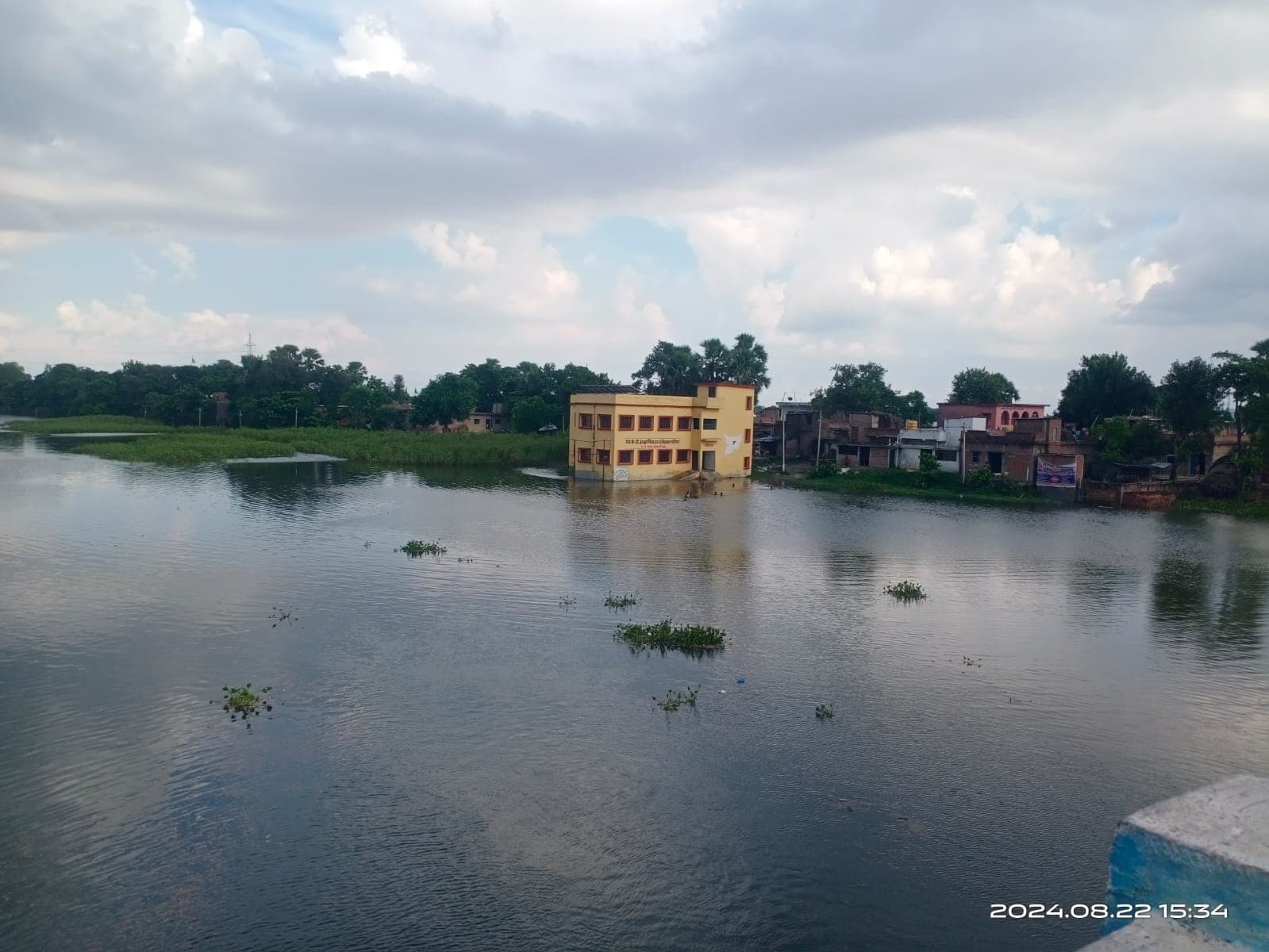 मोहिउद्दीननगर के आधा दर्जन स्कूलों में फैला गंगा का पानी