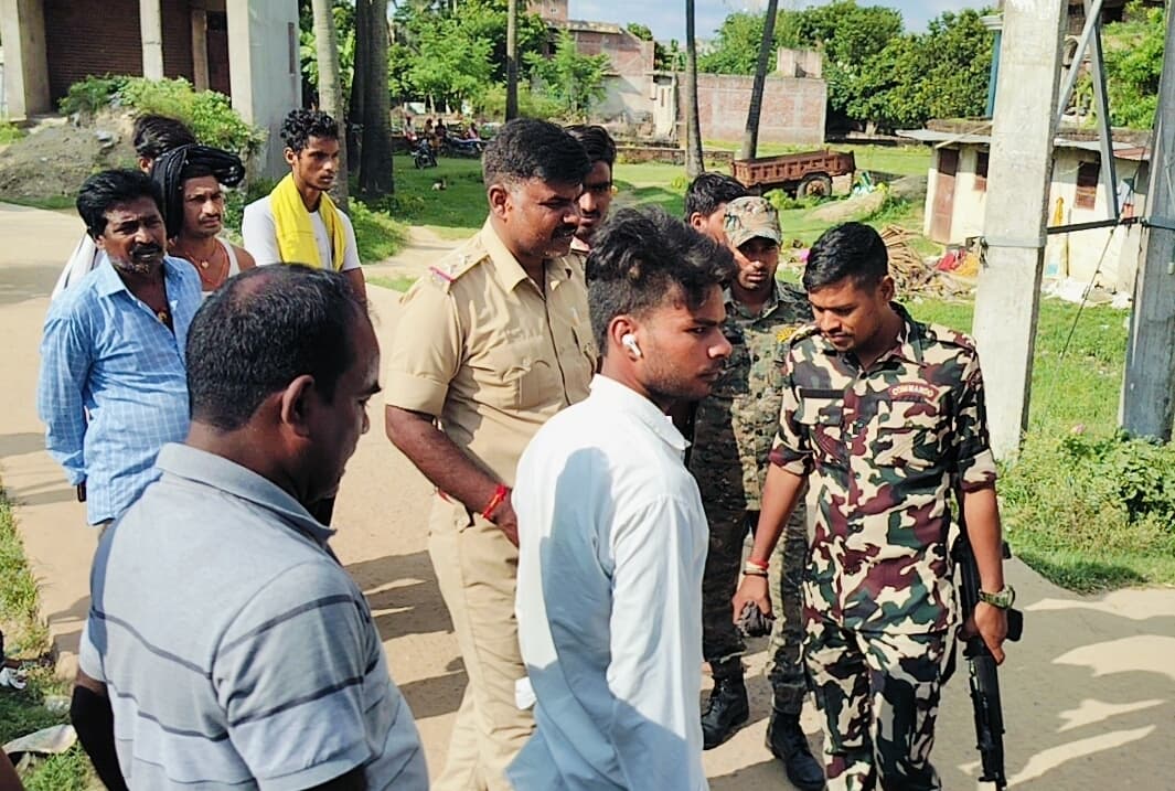 रंगदारी नहीं देने पर बदमाशों ने जिला परिषद के घर पर बरसाई थी गोली, मामला दर्ज