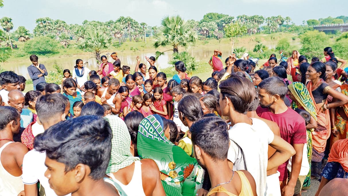 पैदल नदी पार करने के दौरान डूबने से युवक की गयी जान