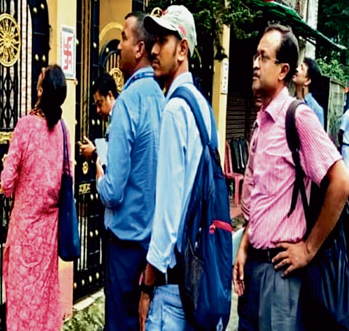 संदीप के घर के बाहर सीबीआइ टीम को करना पड़ा सवा घंटे तक इंतजार