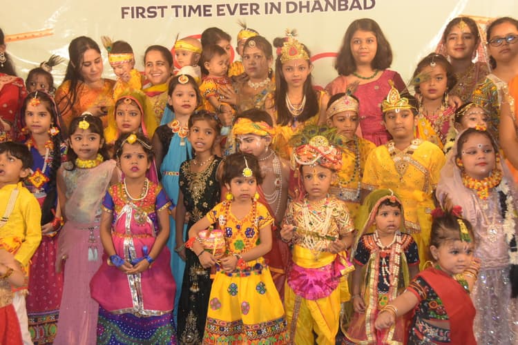 यूनियन क्लब में उतरा मथुरा-वृंदावन, दही हांडी महोत्सव की धूम