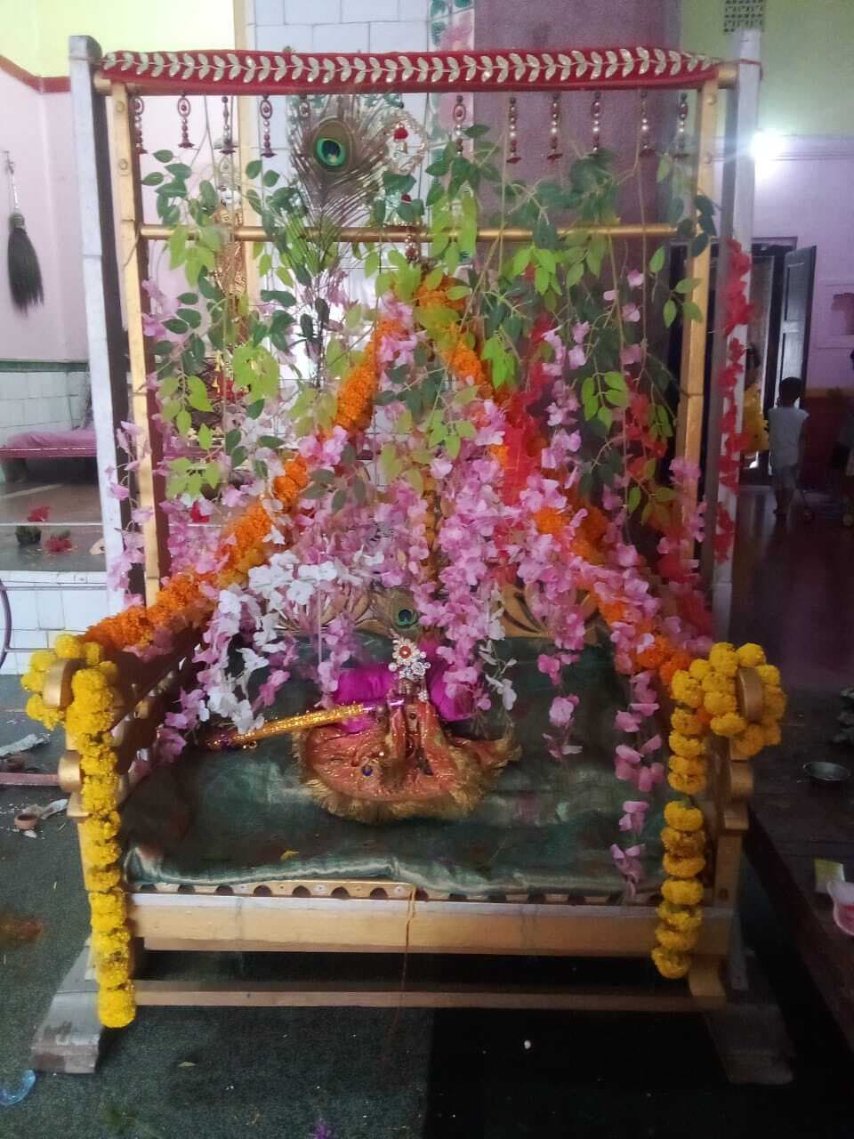 श्री कृष्ण जन्माष्टमी की धूम, शाम से मंदिरों में श्रद्धालुओं की उमड़ी भीड़