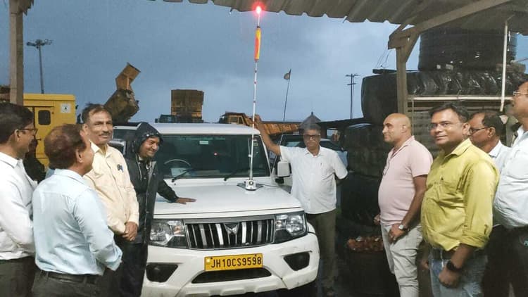 बीसीसीएल में पहली बार लगा हाई मास्ट सेफ्टी फ्लैग