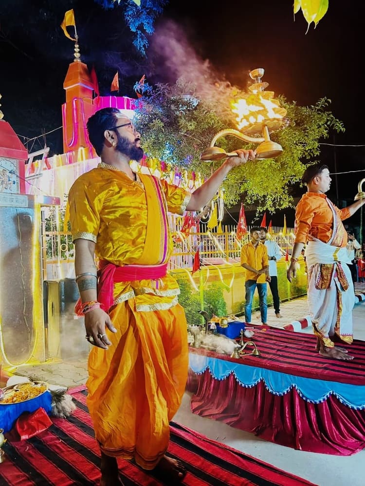 बनारस की तर्ज पर कन्हैया की हुई महाआरती