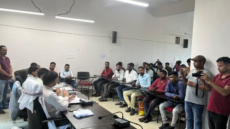 उत्पादित माल को विक्रय करने के लिए बाजार का चयन सावधानीपूर्वक करें : डीएम