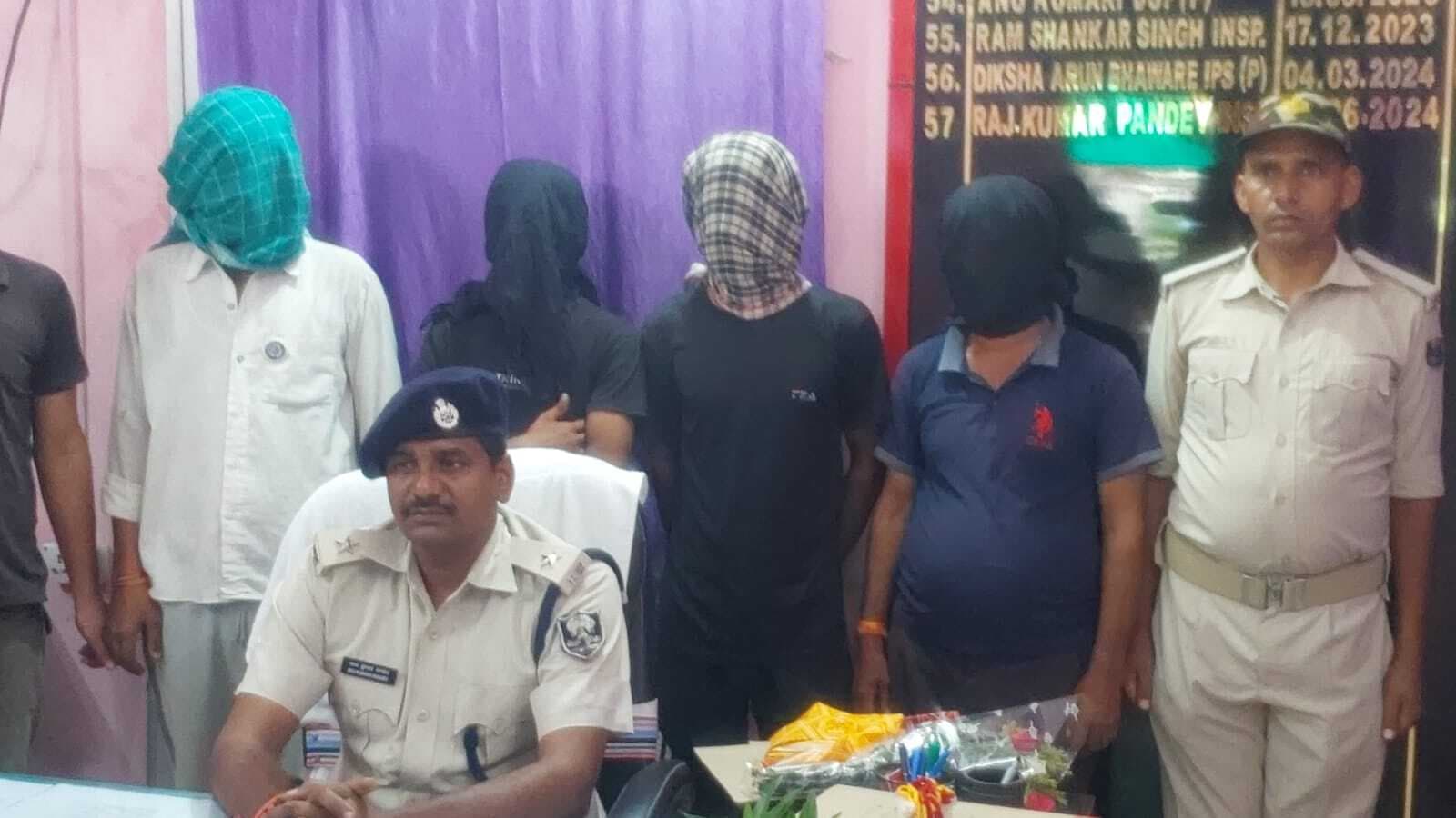 बिहटा नप क्षेत्र में वाहनों से अवैध वसूली करने वाले चार गिरफ्तार