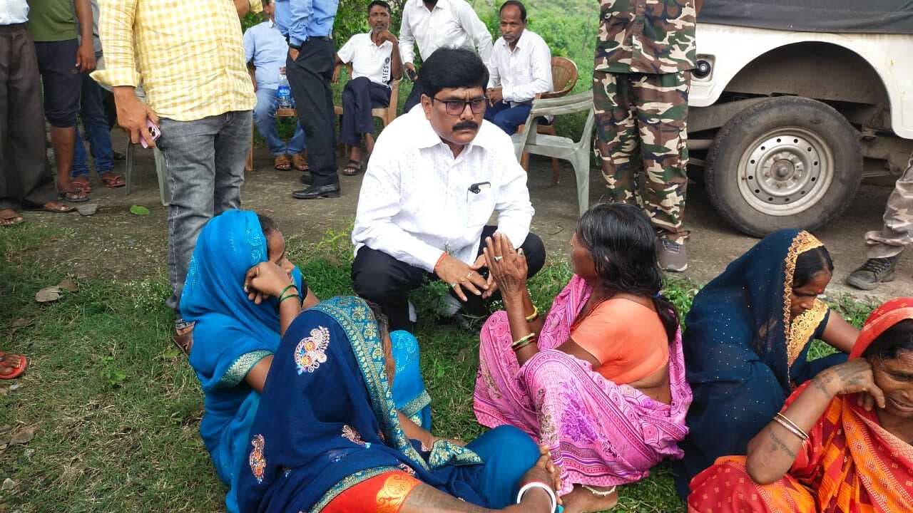 गोमिया में युवक की गला रेत कर हत्या