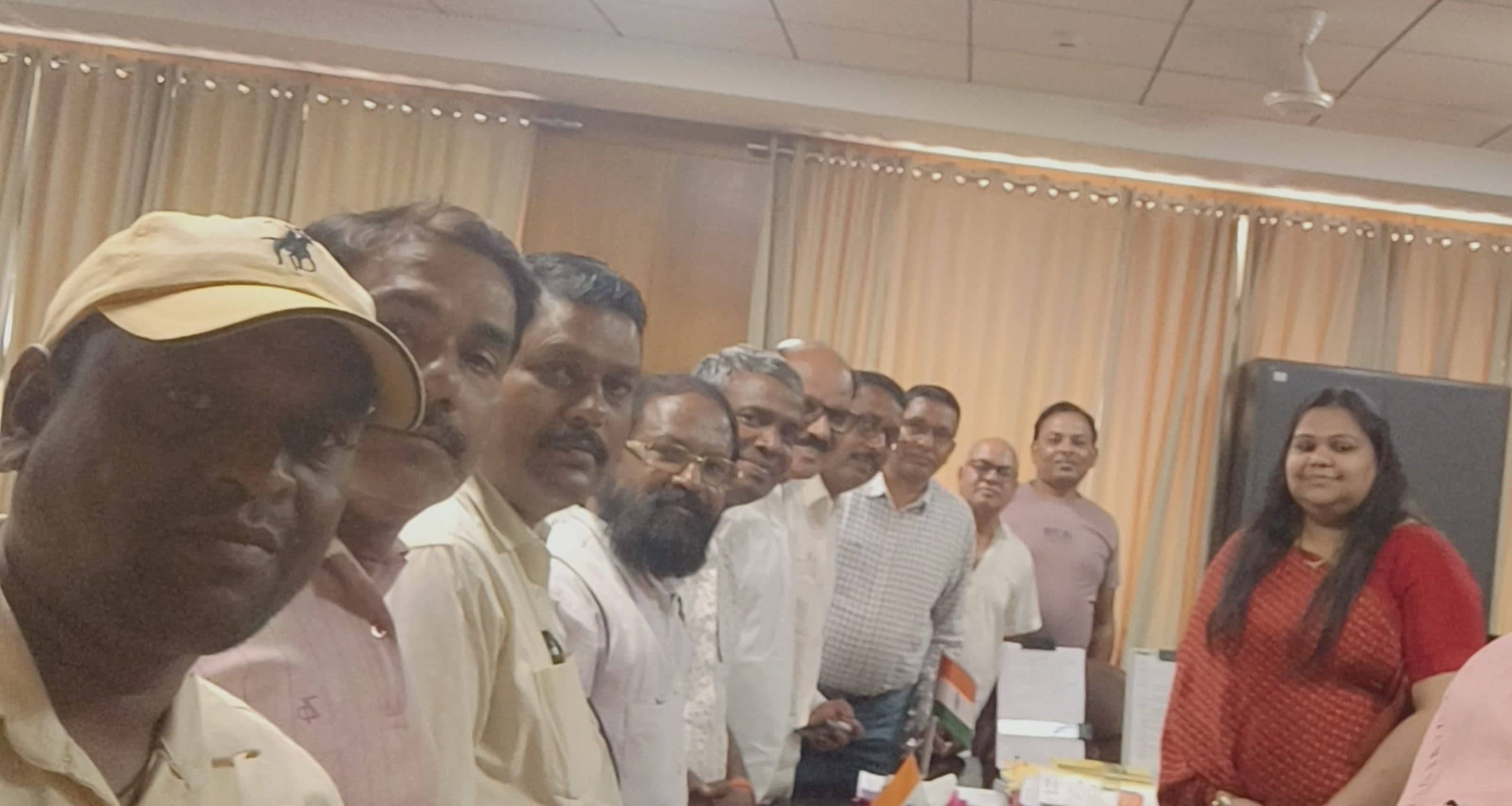 सभी प्रखंडों के बीस सूत्री अध्यक्ष डीसी से मिले