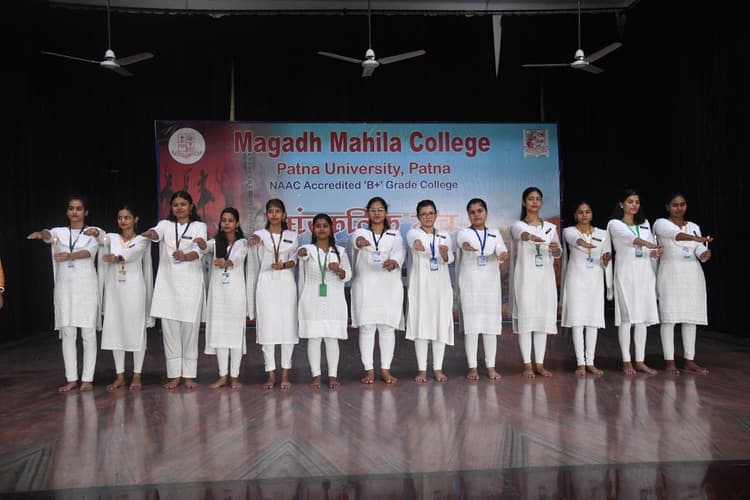 कैंपस : मगध महिला कॉलेज में नवनिर्वाचित छात्राओं ने ली शपथ