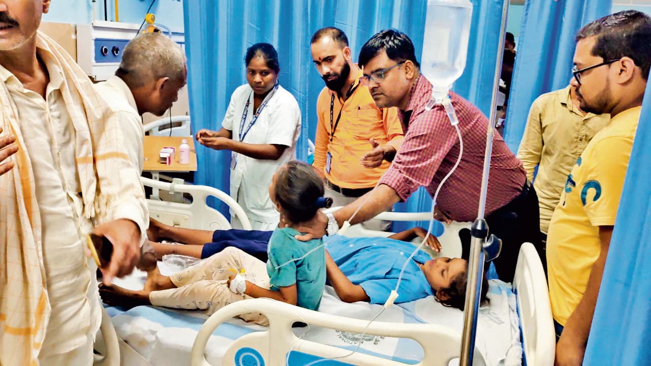 आरा : फाइलेरिया की दवा खाने के बाद तीन दर्जन स्कूली बच्चों की बिगड़ी तबियत