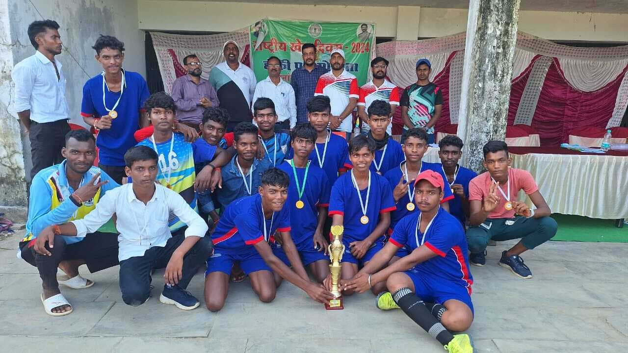 हॉकी में आरजे आरजे स्कूल करमाटांड़ विजेता व सेंट जोसेफ बना उपविजेता