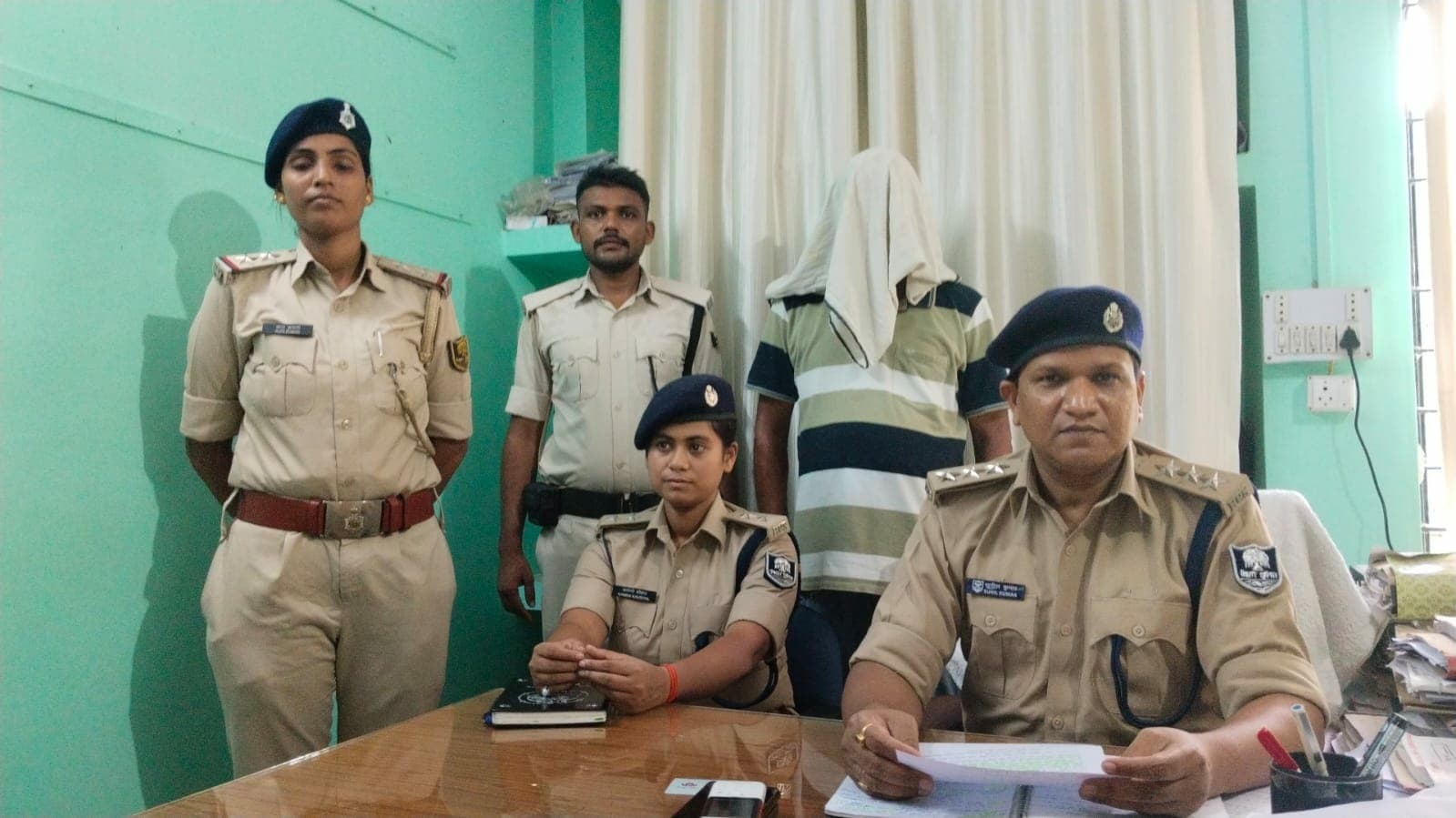 Nawada News : हिसुआ की अपह्रत तीनों महिलाएं बरामद, दो नाबालिग सहित चार आरोपित गिरफ्तार