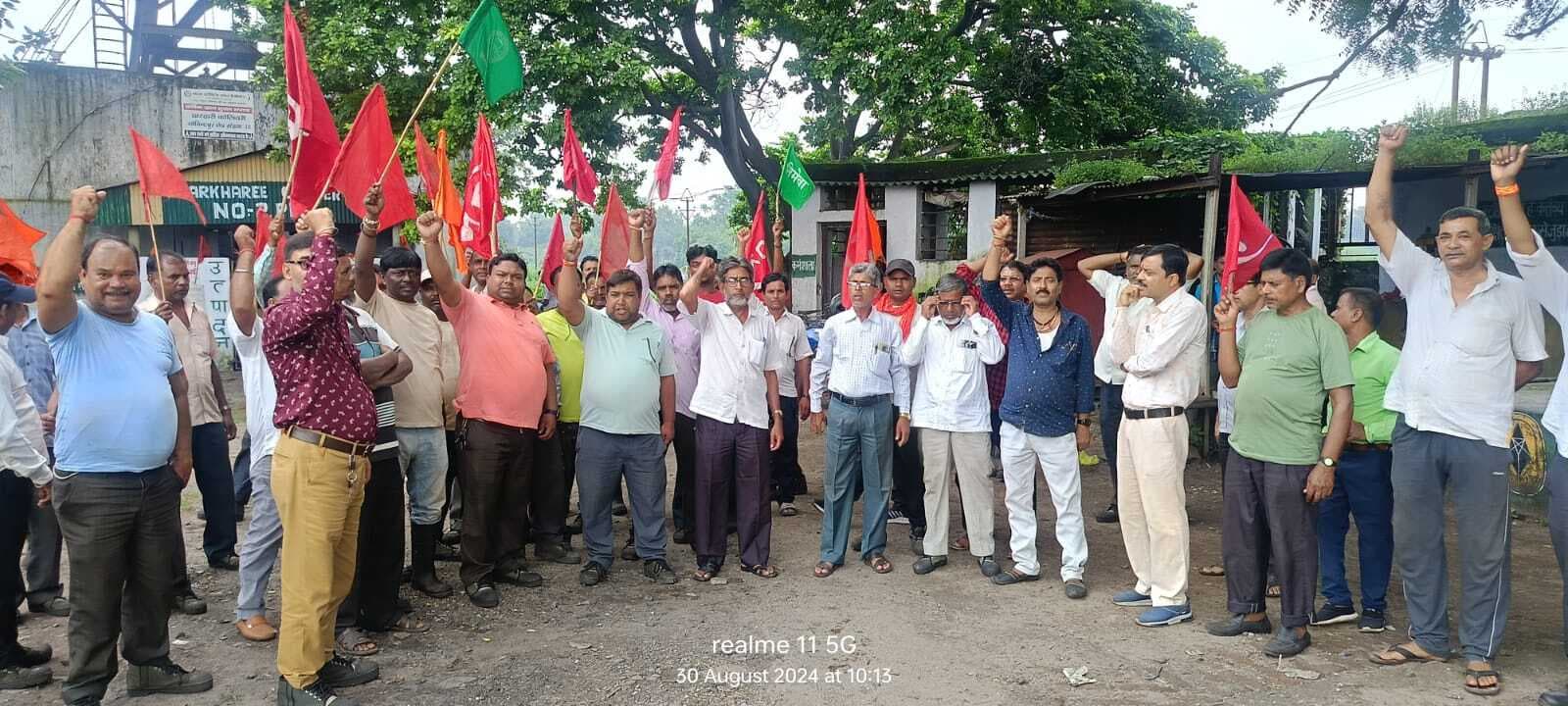 खरखरी कोलियरी: फिर 110 मजदूरों का किया महेशपुर तबादला, आक्रोश