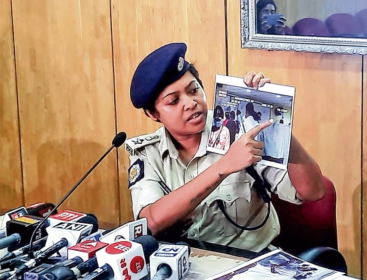 आरजी कर सेमिनार हॉल में 40 फीट घेरे में कौन कौन थे, पुलिस ने तस्वीर दिखा कर बतायी पहचान