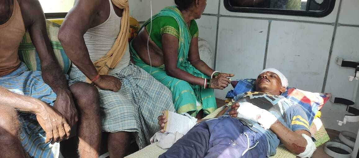 स्कूल की मैजिक के धक्के से बाइक सवार युवक घायल, रेफर