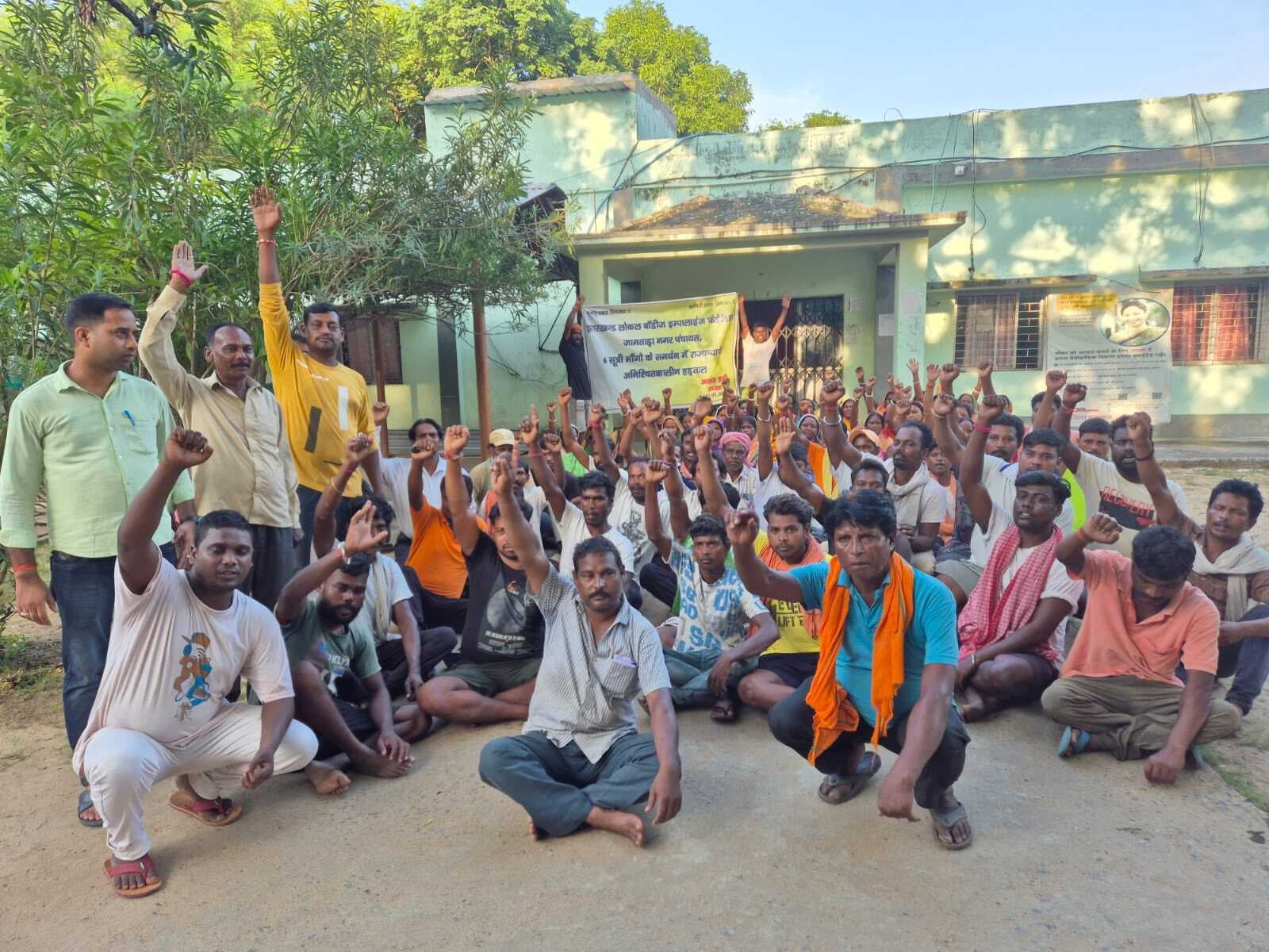 अभद्र व्यवहार के बाद अभिभावकों का आक्रोश, टीसी की मांग को लेकर विद्यालय में हंगामा