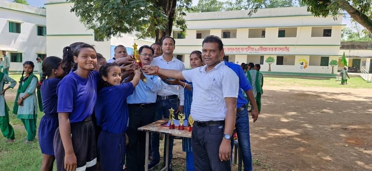 कबड्डी में उमवि मुर्गाबनी ने आरजीआरजी प्लस-टू करमाटांड़ को हराया