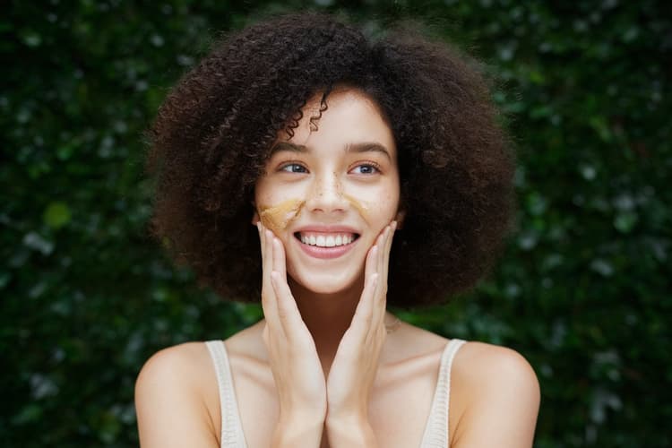 Monsoon skin care: बरसात के दिनों में अपना खोया हुआ निखार पाने के टिप्स