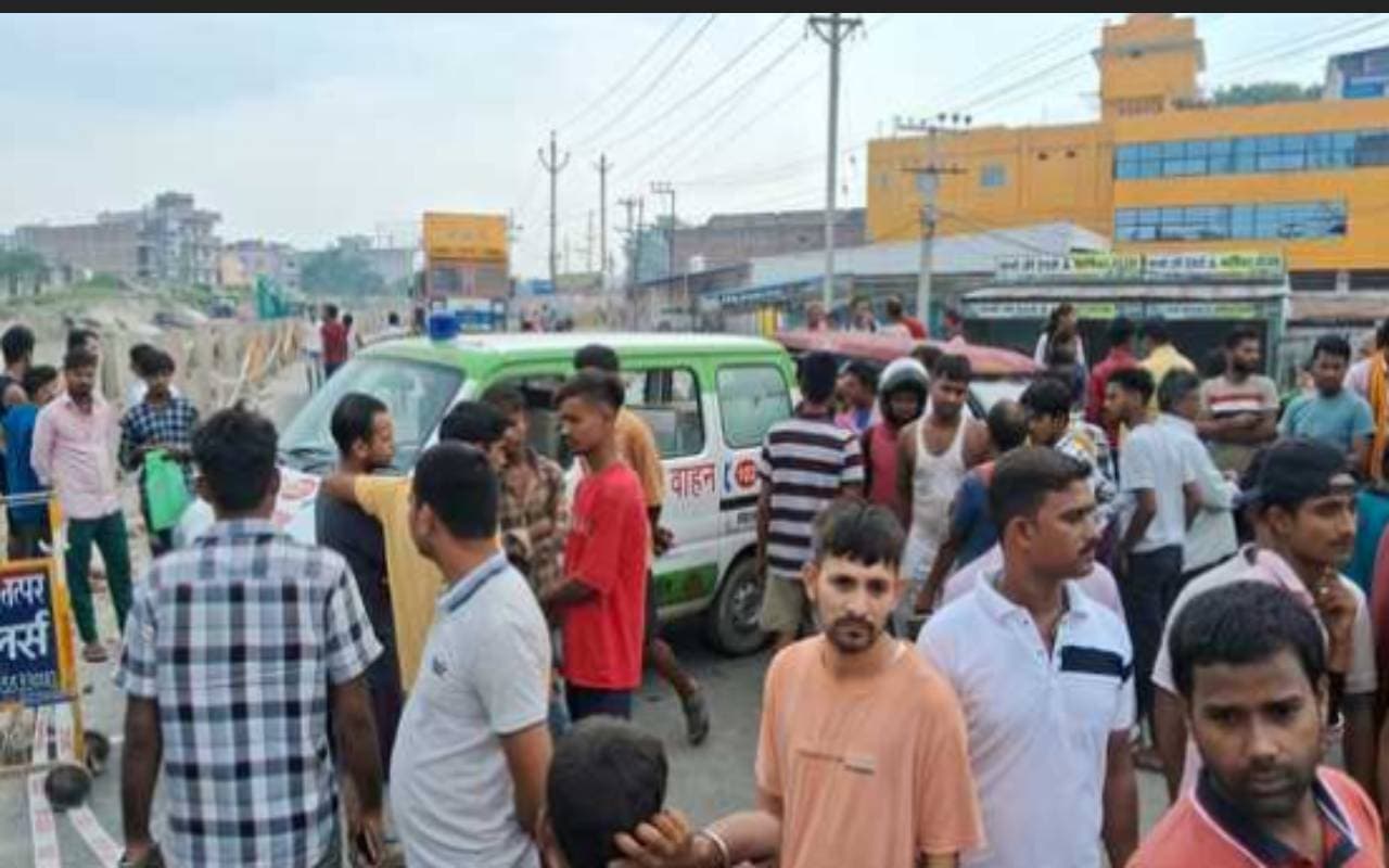 Bihar News: गोपालगंज में ऑफिसर कॉलोनी के पास युवक को 15 बार घोंपा चाकू, परिजनों ने हाइवे किया जाम