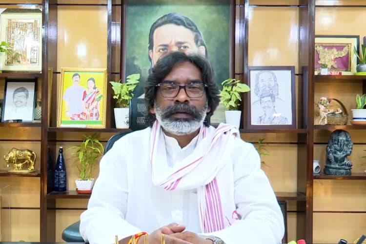 आंदोलन पर उतरे बोकारो के आइसीटी इंस्ट्रक्टर, राज्य सरकार के खिलाफ जतायी नाराजगी