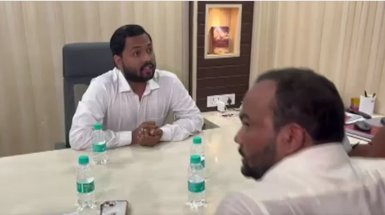 Khan Sir Coaching : खान सर ने मांगा समय, आज सौंप सकते हैं प्रशासन को कोचिंग के बारे में डिटेल