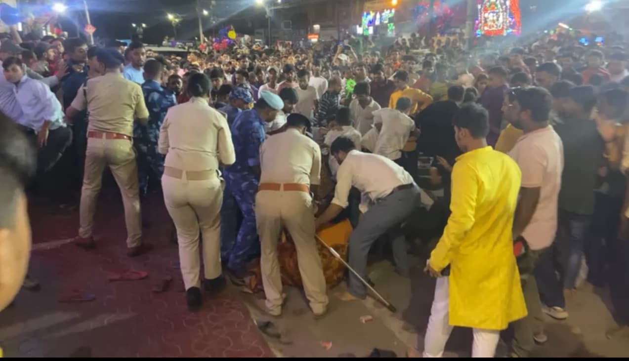 पटना में इस्कॉन में उमड़ी भक्तों की भीड़, नियंत्रित करने के लिए पुलिस ने किया लाठीचार्ज