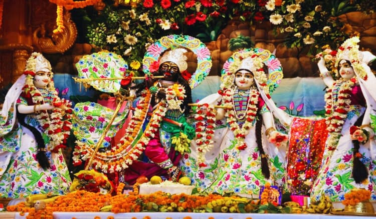 पटना के इस्कॉन मंदिर में श्री कृष्ण जन्मोत्सव की तैयारियां पूरी, थाईलैंड की फूलों से सजा है मंदिर, चांदी के 251 कलश से होगा अभिषेक…