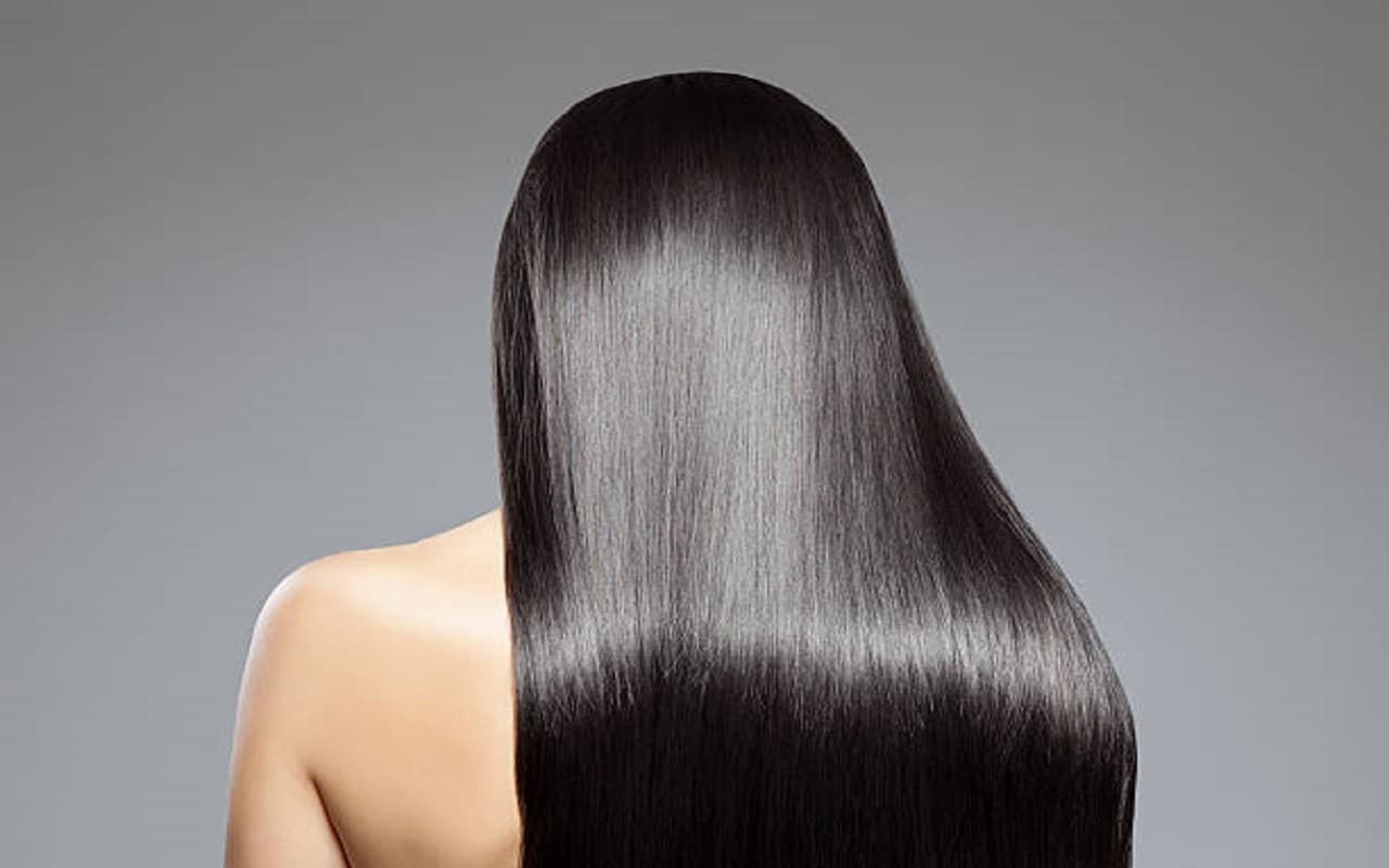 Hair Care Tips: बिना किसी केमिकल प्रोडक्ट के बालों को सीधा करने के लिए अपनाएं ये घरेलू उपाय