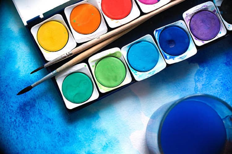 Personality Test: जानिए कैसा होता है डार्क कलर पसंद करने वालों का व्यक्तिव