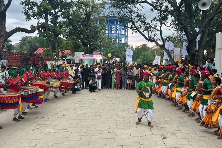 Jharkhand Adivasi Mahotsav: रांची में उतरा मिनी भारत, पद्मश्री मधु मंसूरी हंसमुख और ज्योति साहू के गीतों पर झूमे दर्शक