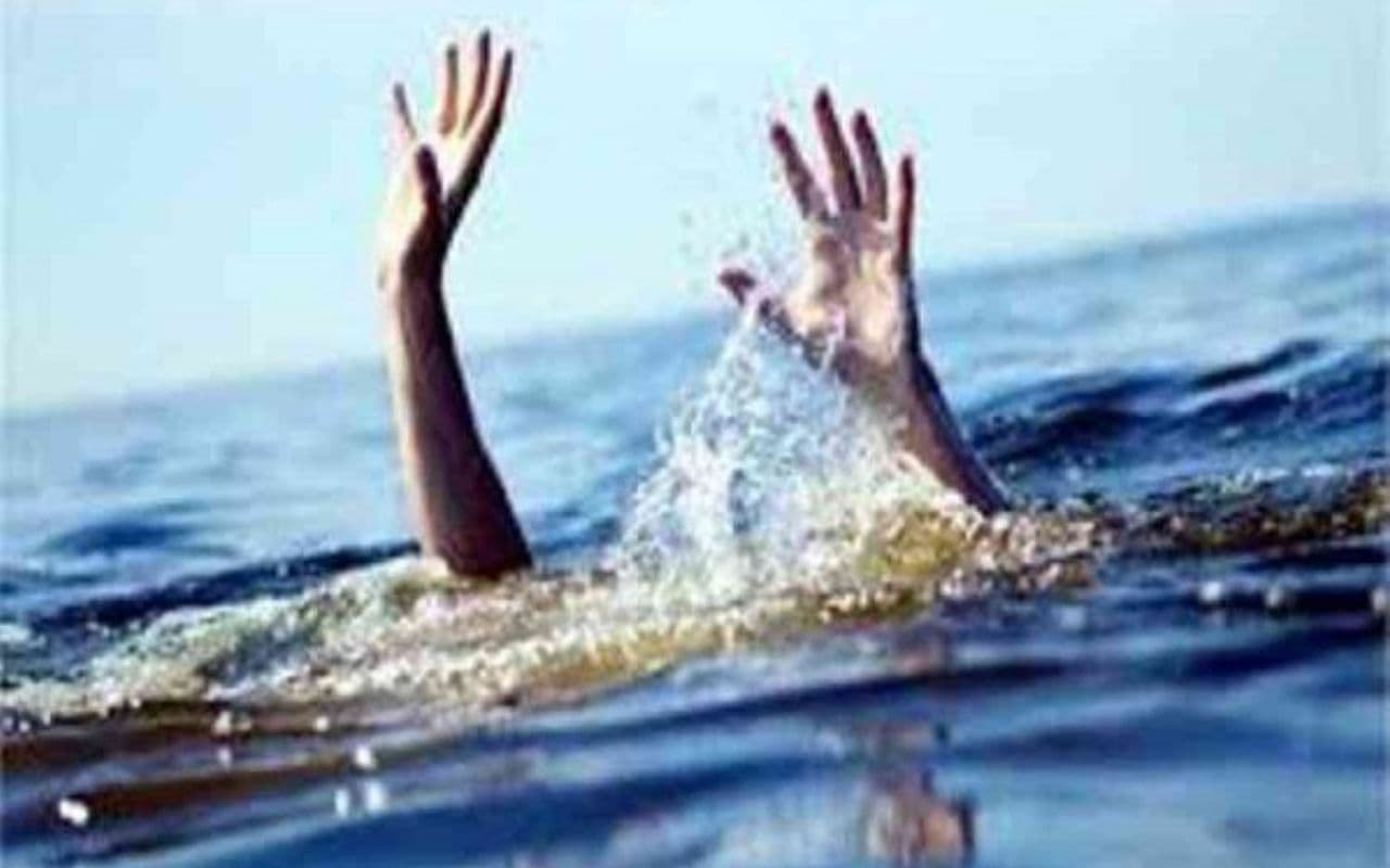 Bihar News: рдореЛрддрд┐рд╣рд╛рд░реА рдиреЗ рдкрд╛рдВрдЪ рддреЛ рдмреЗрддрд┐рдпрд╛ рдореЗрдВ рдбреВрдмрдиреЗ рд╕реЗ рддреАрди рдмрдЪреНрдЪреЛрдВ рдХреА рдореМрдд, рдЬрд┐рддрд┐рдпрд╛ рдирд╣рд╛рди рдХреЗ рджреМрд░рд╛рди рд╣реБрдИ рдШрдЯрдирд╛
