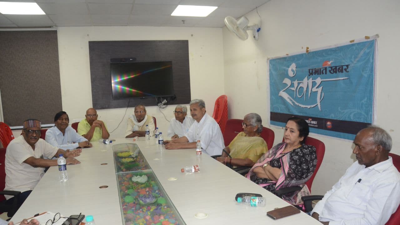 Teacher Day: शिक्षक दिवस पर प्रभात खबर की ओर से आयोजित संवाद कार्यक्रम में सेवानिवृत शिक्षक और प्राध्यापकों ने रखी अपनी बात Teacher Day: शिक्षक दिवस पर प्रभात खबर की ओर से आयोजित संवाद कार्यक्रम में सेवानिवृत शिक्षक और प्राध्यापकों ने रखी अपनी बात