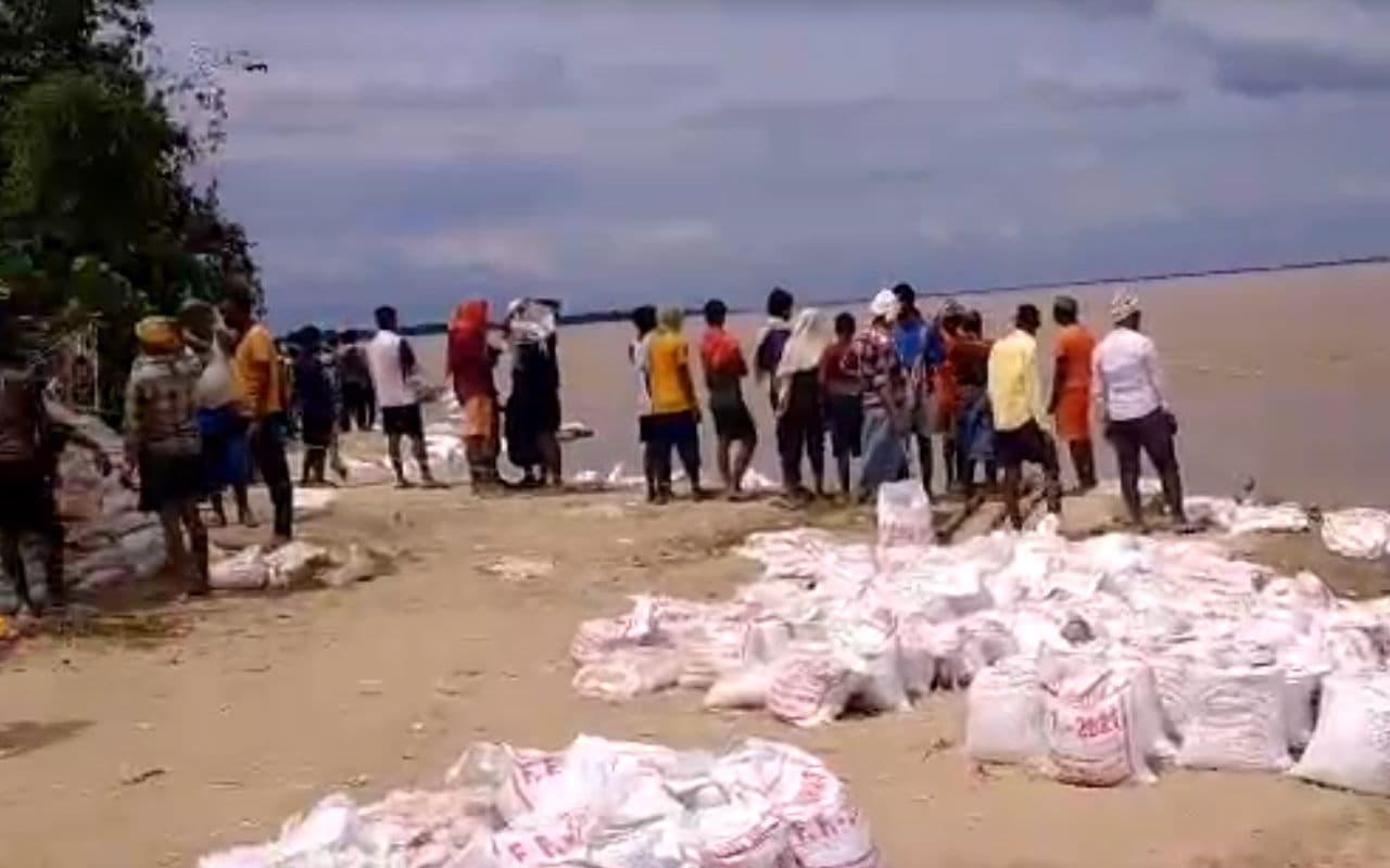 Bihar Flood News: दिघवारा शेरपुर सिक्सलेन निर्माण कंपनी के बेसकैंप में घुसा बाढ़ का पानी, रेस्क्यू जारी