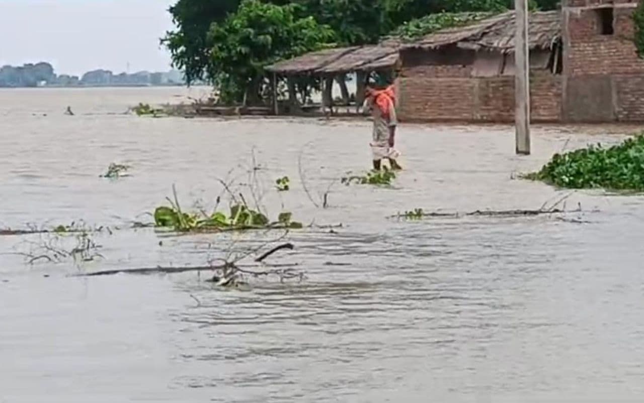 Bihar Flood: рдмрд┐рд╣рд╛рд░ рдореЗрдВ рдЧрдВрдЧрд╛, рдХреЛрд╕реА рдмрд░рдВрдбреА рдФрд░ рдХрд╛рд░реА рдХреЛрд╕реА рдХрд╛ рдЬрд▓рд╕реНрддрд░ рдбреЗрдВрдЬрд░ рд▓реЗрд╡рд▓ рд╕реЗ рдКрдкрд░, рдЕрдм рдЗрди рдЧрд╛рдВрд╡реЛрдВ рдмрд╛реЭ рд╕реЗ рдордЪрд╛ рд╣рд╛рд╣рд╛рдХрд░