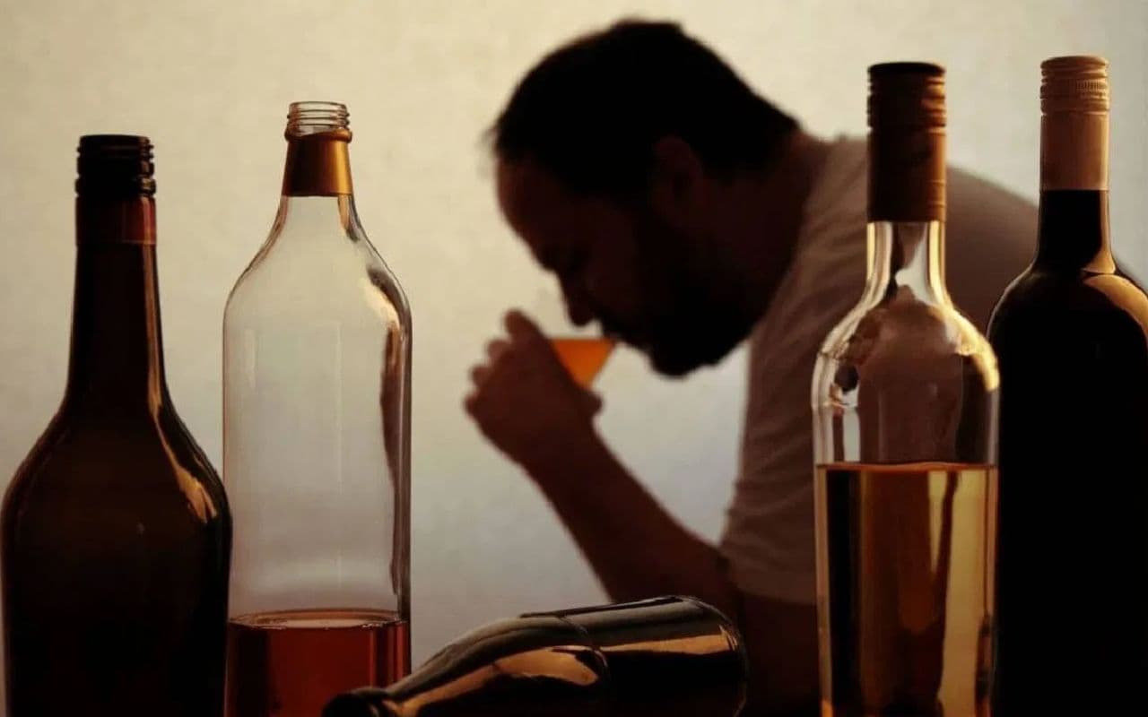 Bihar News: मुजफ्फरपुर में शराब पीकर सो रहे थे डीएमइओ , उत्पाद विभाग की टीम ने दबोचा