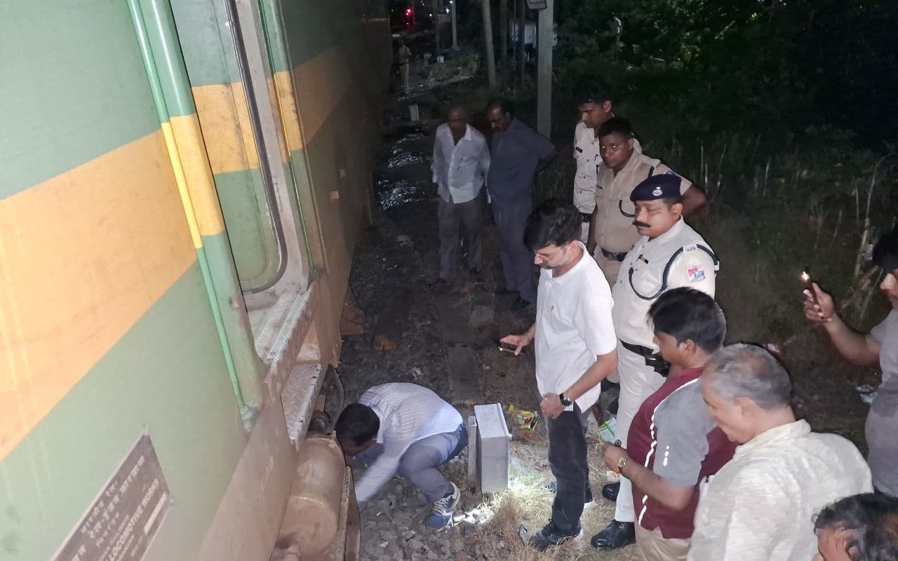 Bihar Train Accident: मुजफ्फरपुर जंक्शन के समीप ट्रेन हादसा, मुजफ्फरपुर पुणे स्पेशल ट्रेन का इंजन बेपटरी