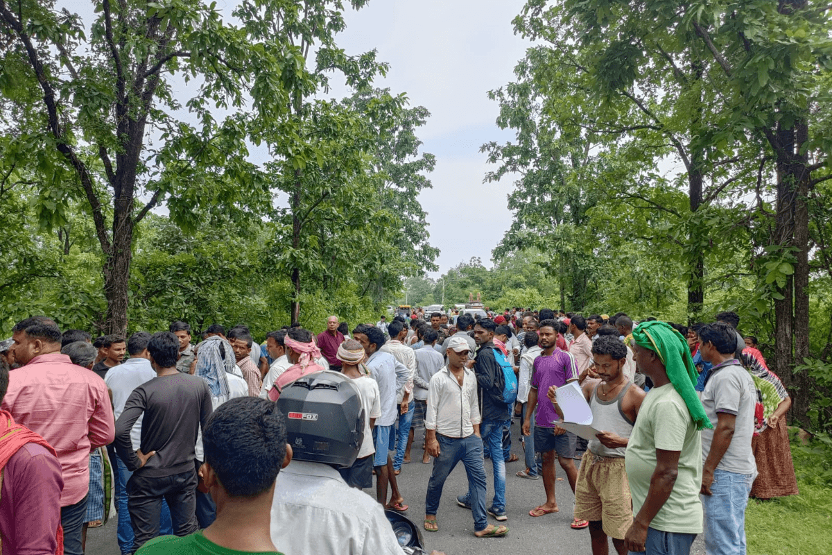 Elephant Attack: गढ़वा में हाथियों ने महिला को कुचल कर मारा, एक घायल, गुस्साए ग्रामीणों ने किया सड़क जाम