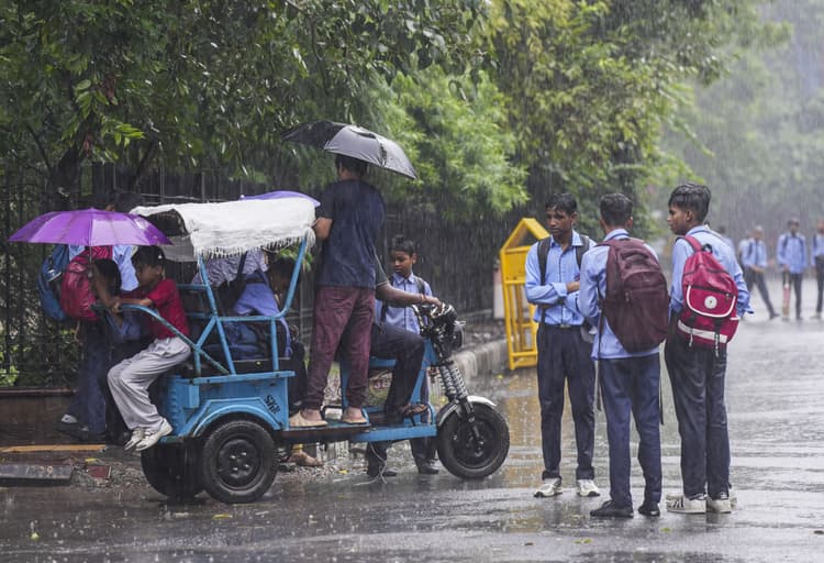 Weather Forecast: दिल्ली राजस्थान में आज शुष्क रहेगा मौसम, झारखंड में झमाझम बारिश, जानें यूपी-बिहार समेत देशभर का हाल