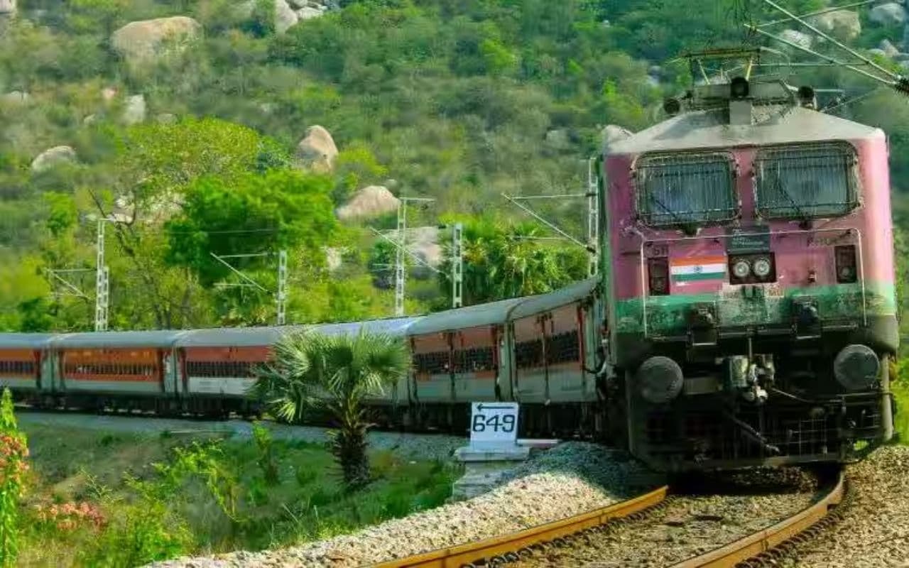 गरीब रथ समते कई ट्रेनों का रूट बदला, अब नहीं जाएंगी बरौनी, जानिए रेलवे ने क्यों लिया ऐसा फैसला