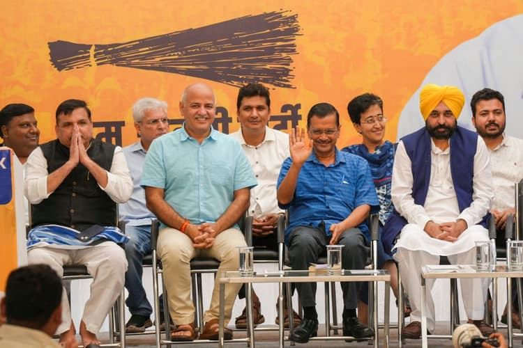 Arvind Kejriwal Resignation: AAP विधायक दल की बैठक कल 11 बजे, नये मुख्यमंत्री के नाम पर लगेगी मुहर